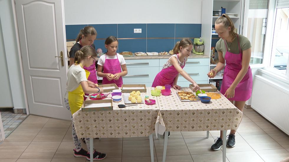 Varázslatos sütik készültek a Sütivarázs táborban Varázslatos sütik készültek a Sütivarázs táborban