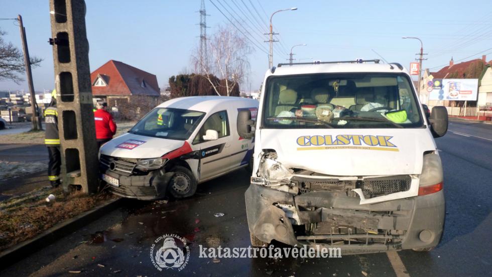 Összeütközött két autó Zalaegerszegen Összeütközött két autó Zalaegerszegen