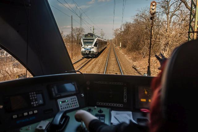 Fekete nap a MÁV-nál: szerdán 3 embert gázolt el a vonat Fekete nap a MÁV-nál: szerdán 3 embert gázolt el a vonat
