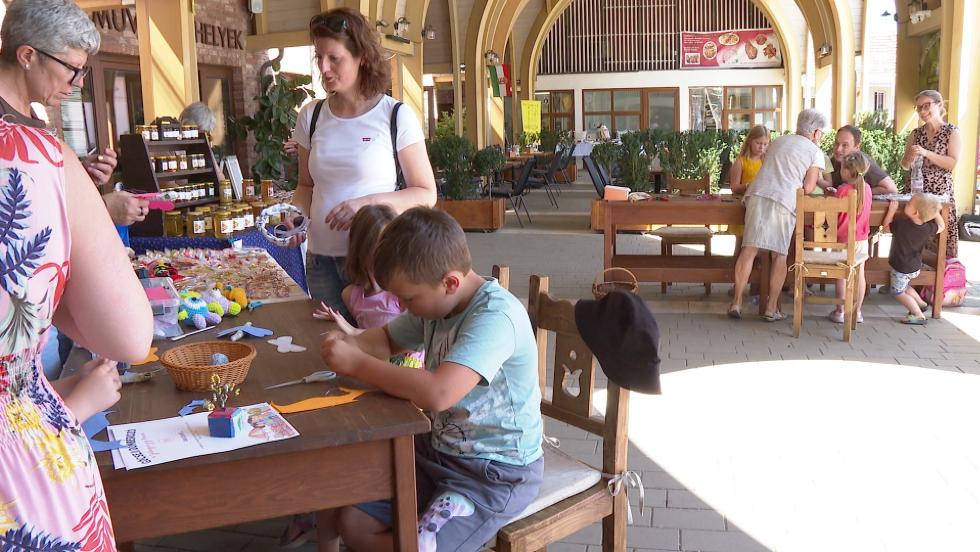 G�cseji Domb�roz� a piacon