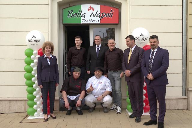 Megnyitottk a Bella Pizzrit