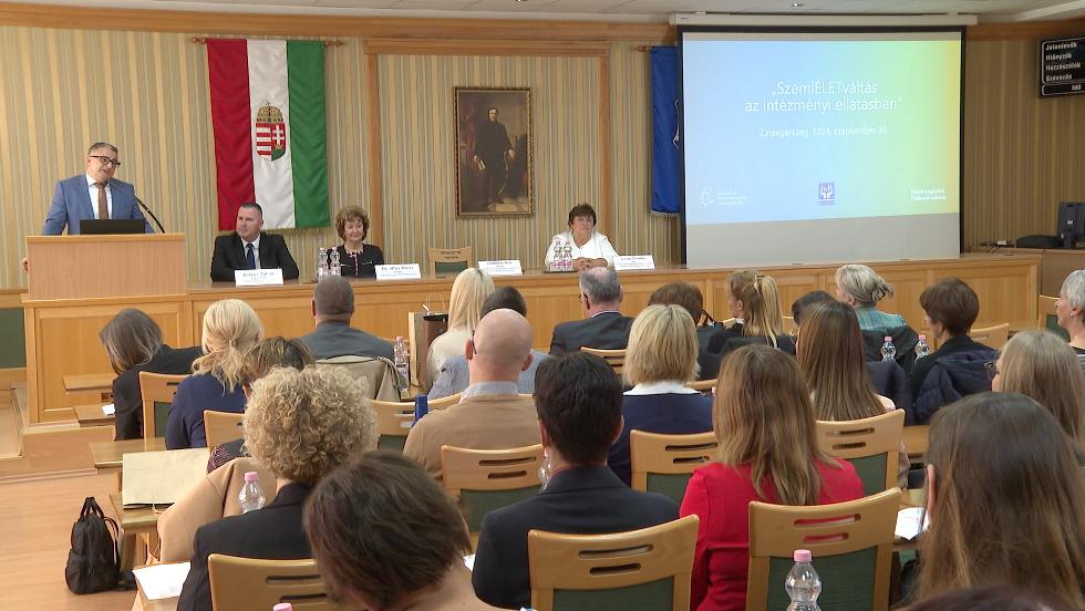 SzemlÉLETváltás az intézményi ellátásban SzemlÉLETváltás az intézményi ellátásban