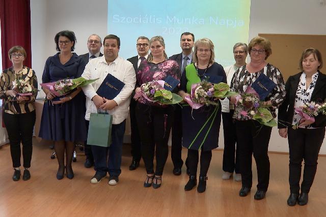 A Megyeházán is díjazták a szociális ágazat dolgozóit A Megyeházán is díjazták a szociális ágazat dolgozóit