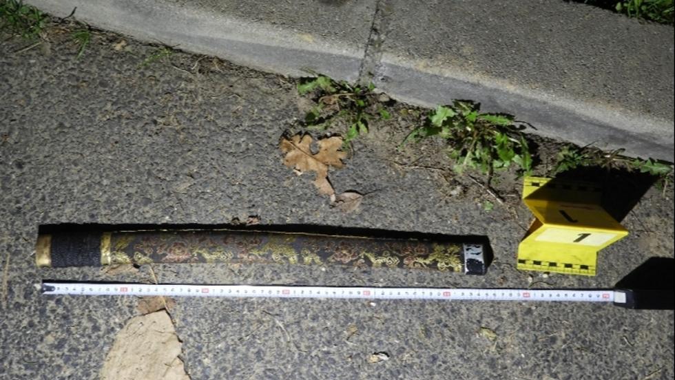 Karddal esett neki - őrizetbe vettek egy férfit Bakon Karddal esett neki - őrizetbe vettek egy férfit Bakon