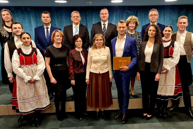Állami kitüntetést kapott a Zalai Táncegyüttes Állami kitüntetést kapott a Zalai Táncegyüttes