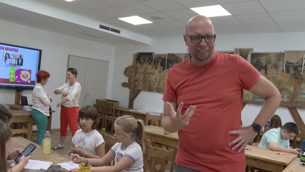 Mdiatbor a Gcseji Tudskzpontban 