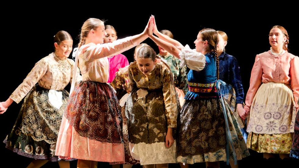 Felnőttek között ért el dobogós helyezést a Bibrics Táncegyüttes Felnőttek között ért el dobogós helyezést a Bibrics Táncegyüttes