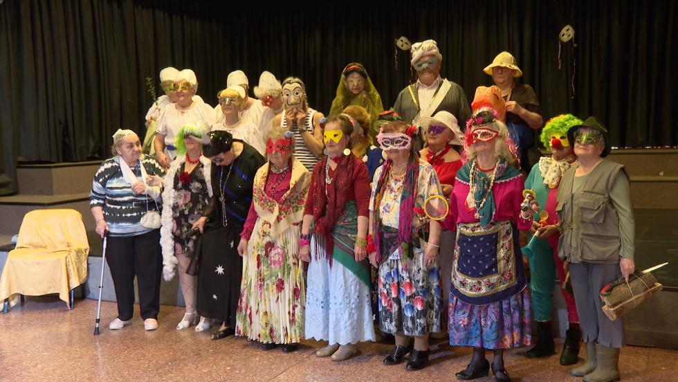 Farsangi mulatságot szervezett a Kertvárosi Nyugdíjas Klub Farsangi mulatságot szervezett a Kertvárosi Nyugdíjas Klub