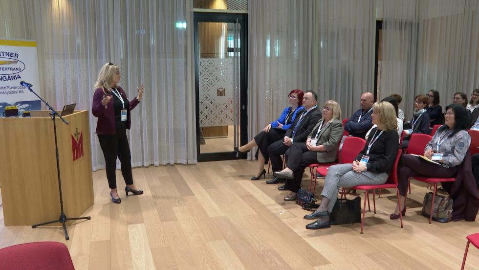 Megtalálni és megtartani a munkaerőt Megtalálni és megtartani a munkaerőt