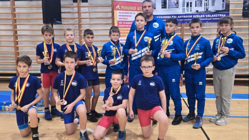 Kilenc aranyéremmel zárták a kanizsai emlékversenyt a zalaegerszegi birkózók Kilenc aranyéremmel zárták a kanizsai emlékversenyt a zalaegerszegi birkózók