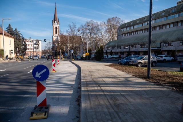 Új buszmegálló a kórház előtt Új buszmegálló a kórház előtt