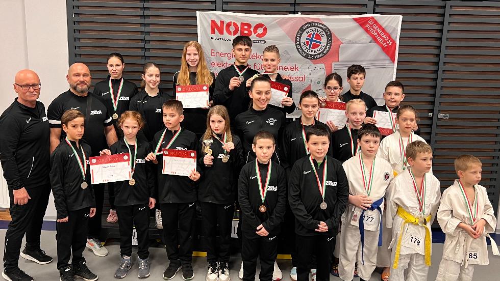 19 érmet szereztek a ZRKA versenyzői Szombathelyen 19 érmet szereztek a ZRKA versenyzői Szombathelyen