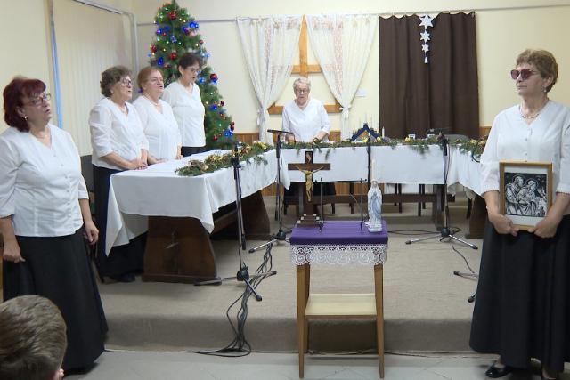 Kar�csonyv�r�t tartottak Botf�n