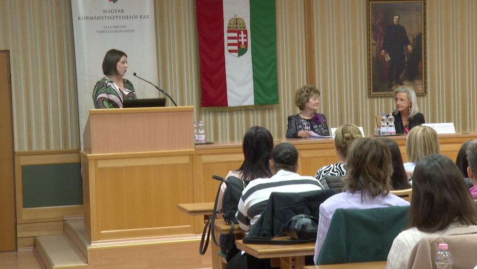 „Belőlünk nő a jövő”- Aczél Petra előadást tartott a Megyeházán „Belőlünk nő a jövő”- Aczél Petra előadást tartott a Megyeházán