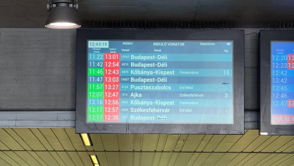 Óriási káosz a balatoni vasúti vonalon: vizsgálatot rendeltek el a sorompóhibák miatt
Óriási káosz a balatoni vasúti vonalon: vizsgálatot rendeltek el a sorompóhibák miatt