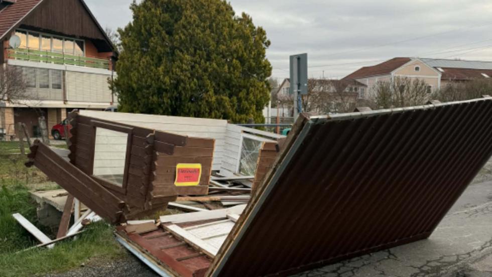 Megállás nélkül dolgoznak a tűzoltók Megállás nélkül dolgoznak a tűzoltók