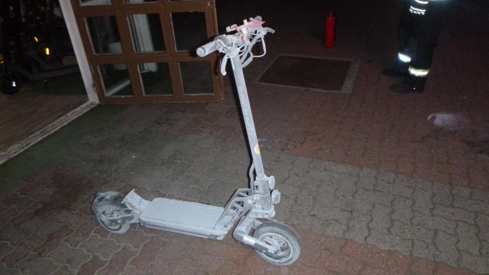 Töltés közben kigyulladt egy elektromos roller Zalaegerszegen Töltés közben kigyulladt egy elektromos roller Zalaegerszegen