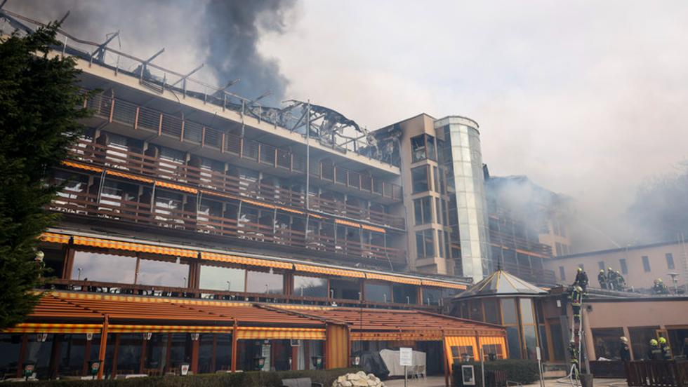 Tűz ütött ki a visegrádi Hotel Silvanusban, a szállodát kiürítették Tűz ütött ki a visegrádi Hotel Silvanusban, a szállodát kiürítették