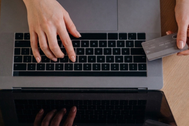 K�mforr� v�lt milli�k: Sorozatos kriptovaluta-csal�sok miatt nyomoznak a zalai rend�r�k