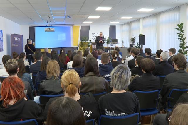 Megrendezt�k a k�z�piskol�k Tudom�nyos Di�kkonferenci�j�t