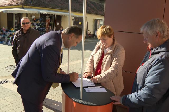 „Mondjunk nemet a hbors tervekre” - A piacon gyjtttek alrsokat  