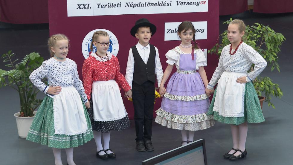 Népdaléneklési verseny – Több, mint háromszáz diák énekelt a Liszt iskolában Népdaléneklési verseny – Több, mint háromszáz diák énekelt a Liszt iskolában