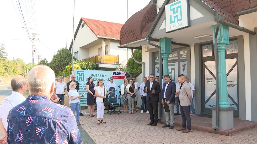 Átadták a Hajba Tech új üzletét Átadták a Hajba Tech új üzletét