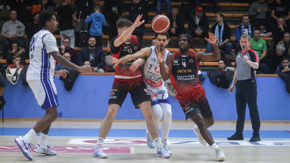 Győzelemmel zárta az alapszakasz első felét a ZTE KK Győzelemmel zárta az alapszakasz első felét a ZTE KK