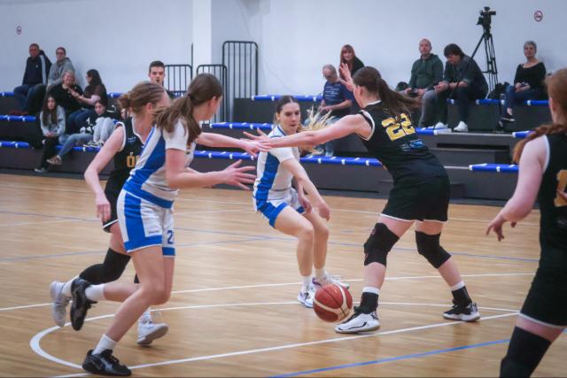 Nagy k�l�nbs�g� veres�ggel kezdte a r�j�tsz�st a ZTE NKK