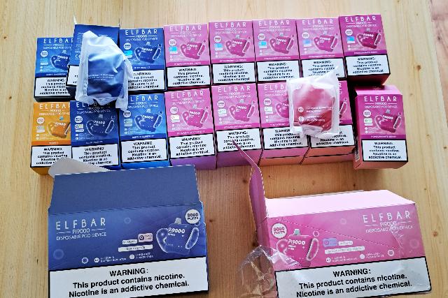 Több karton ismeretlen eredetű Elf Bar került elő az ágyneműtartóból Több karton ismeretlen eredetű Elf Bar került elő az ágyneműtartóból