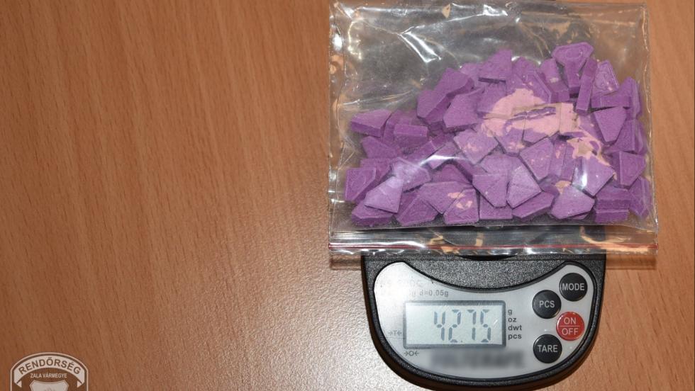 Razzia Zalában: droghálózatot számoltak fel, sok a gyanúsított Razzia Zalában: droghálózatot számoltak fel, sok a gyanúsított