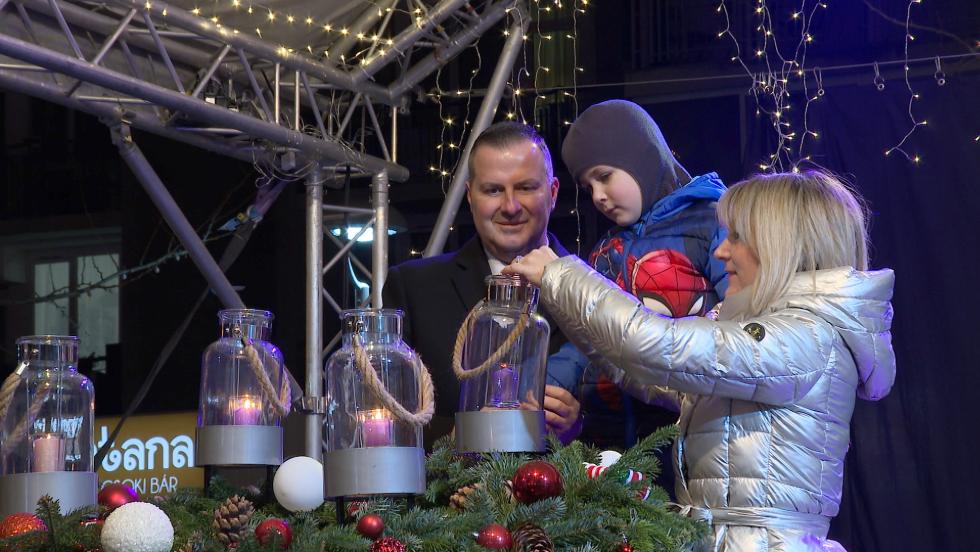 Fellobbant a negyedik gyertyaláng Fellobbant a negyedik gyertyaláng