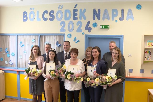 Szakembereket díjaztak a Bölcsődék napja alkalmából Szakembereket díjaztak a Bölcsődék napja alkalmából