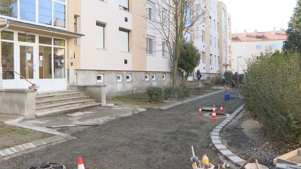 Fejleszt�s a Mikes utc�ban 