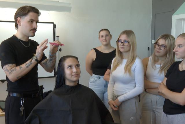 Fodrász szakmai napot tartottak a Báthory technikumban Fodrász szakmai napot tartottak a Báthory technikumban