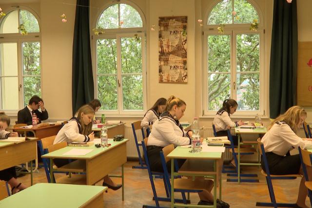 A matematika írásbelivel folytatódott a végzős középiskolások hete A matematika írásbelivel folytatódott a végzős középiskolások hete