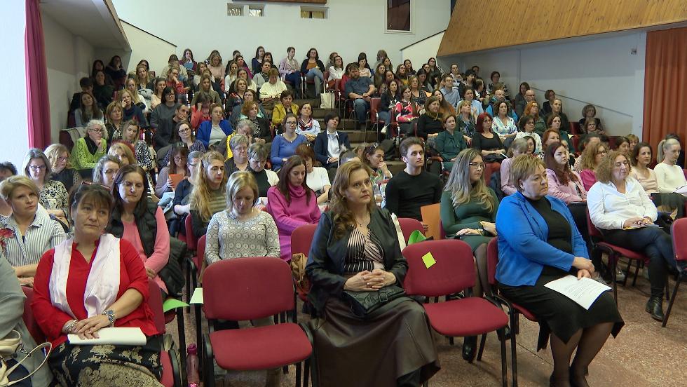 „Sorsformáló gyerekek” címmel tartottak szakmai napot az Apáczaiban „Sorsformáló gyerekek” címmel tartottak szakmai napot az Apáczaiban