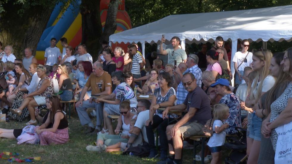 Pikniket tartottak a Malom-t� partj�n