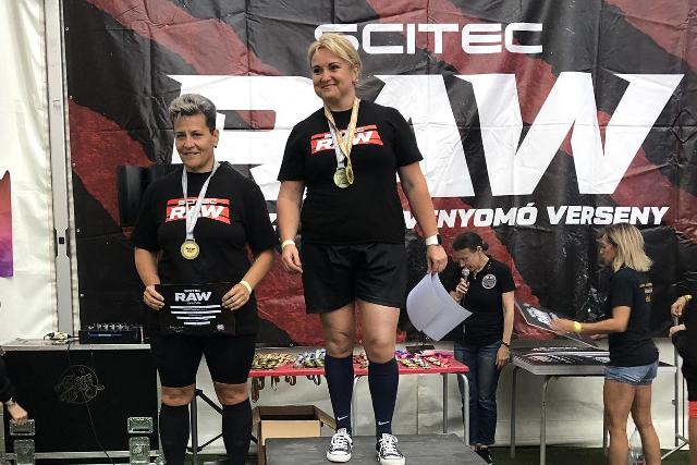 Danicser Anita két érmet is szerzett a siófoki fekvenyomó és felhúzó versenyen Danicser Anita két érmet is szerzett a siófoki fekvenyomó és felhúzó versenyen