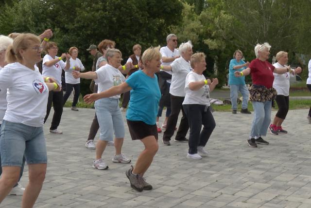 Mozgásban a múlt: retro sportnapot rendeztek a Gébárti-tónál