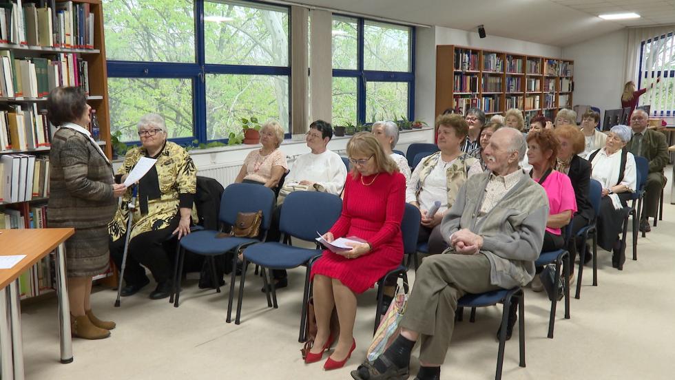 Versmondás ünnepe a József Attila könyvtárban Versmondás ünnepe a József Attila könyvtárban
