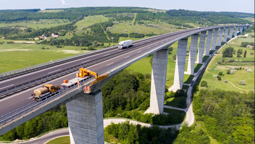 Újra járható a Kőröshegyi völgyhíd Újra járható a Kőröshegyi völgyhíd