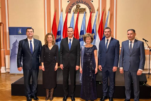 Megtartott�k az �j�vi fogad�st