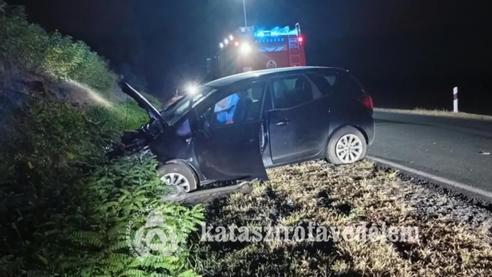 Árokba csapódott egy autó Alibánfánál Árokba csapódott egy autó Alibánfánál
