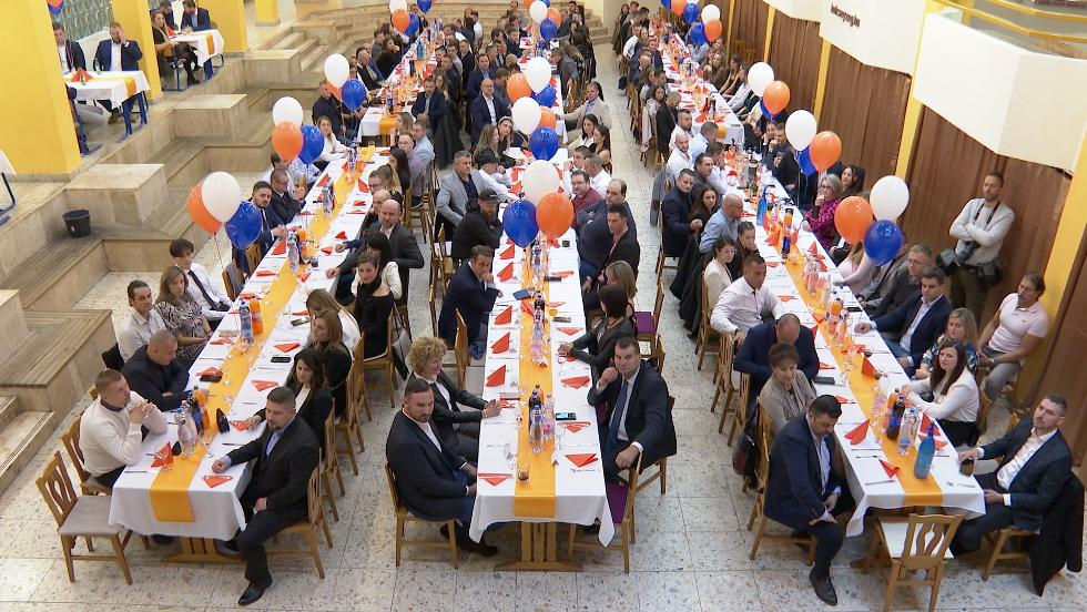 Fiatalok estje - mintegy 200 támogató munkáját köszönték meg Fiatalok estje - mintegy 200 támogató munkáját köszönték meg