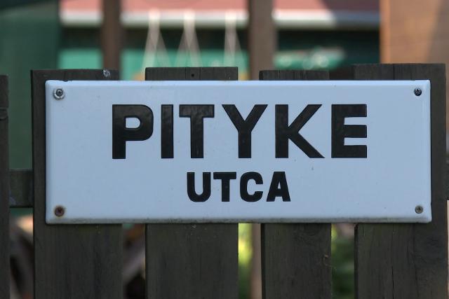 Megjul a Pityke utca
