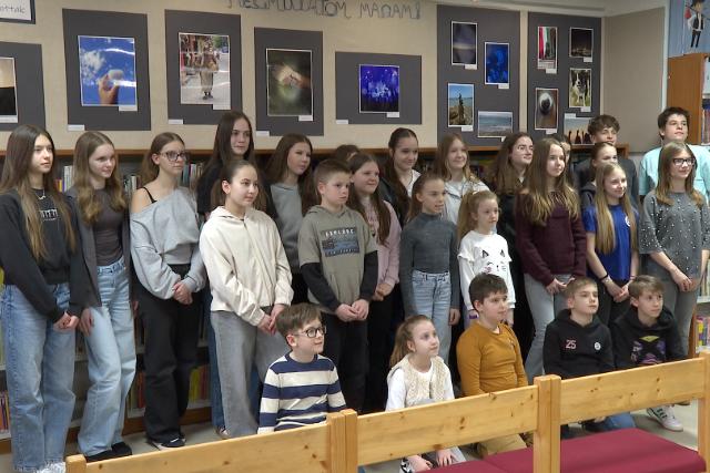 Megnyitott�k a Liszt-iskol�sok fot�ib�l rendezett t�rlatot a J�zsef Attila V�rosi Tagk�nyvt�rban