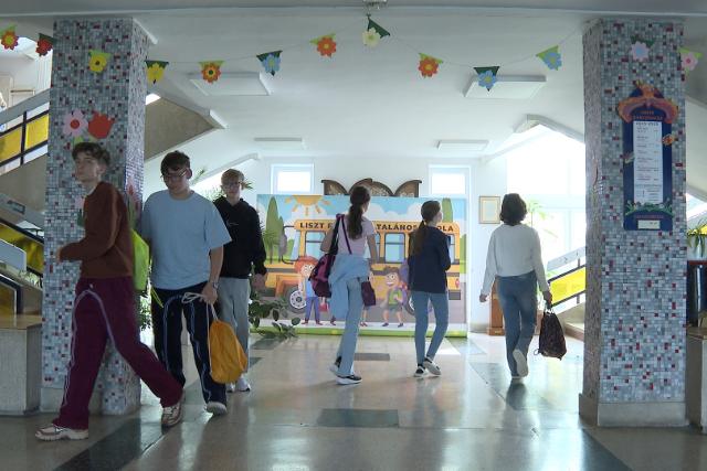 Visszat�rtek a tanul�k az iskol�kba a tavaszi sz�net ut�n