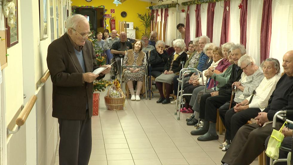 Karácsonyi ünnepség Landorhegyen, az Idősek Gondozóházában Karácsonyi ünnepség Landorhegyen, az Idősek Gondozóházában