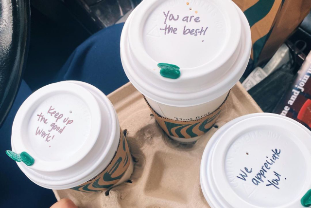 jra rrjk a nevnket a kvra a Starbucks-ban